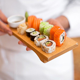How to avoid embarrassing yourself when eating sushi in a restaurant?