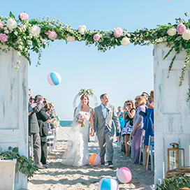 6 things guests shouldn't do when attending a wedding