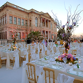 How to throw a theme wedding