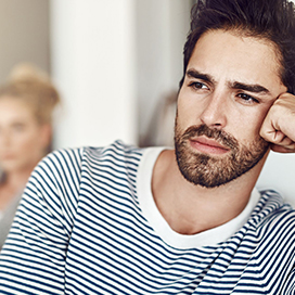 6 Signs that show that your man is emotionally unavailable!