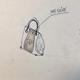 This woman transforms her leg into a bag!