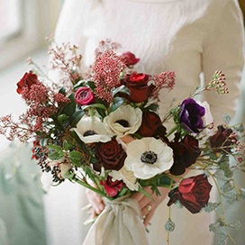 Which wedding flowers are suitable for winter?