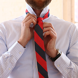 How to match the colors of the shirt and necktie