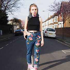 6 pieces of clothes men hate on women, what are they?