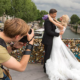 The Pros and Cons of an Engagement Photo-shoot